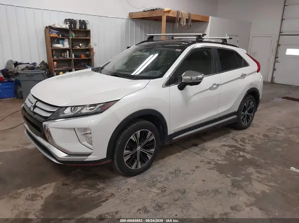 JA4AT5AA0JZ070301 2018 MITSUBISHI ECLIPSE CROSS - Image 2