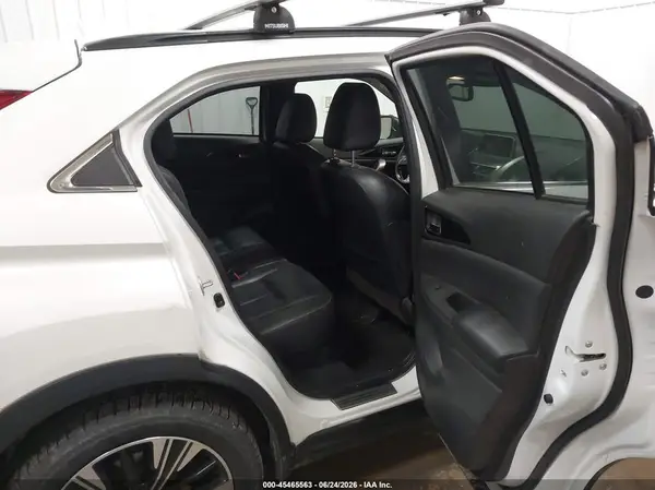 JA4AT5AA0JZ070301 2018 MITSUBISHI ECLIPSE CROSS - Image 8