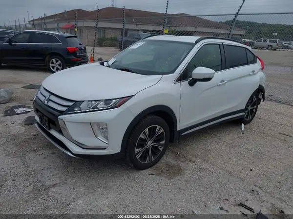 JA4AT5AA0KZ000735 2019 MITSUBISHI ECLIPSE CROSS - Image 2
