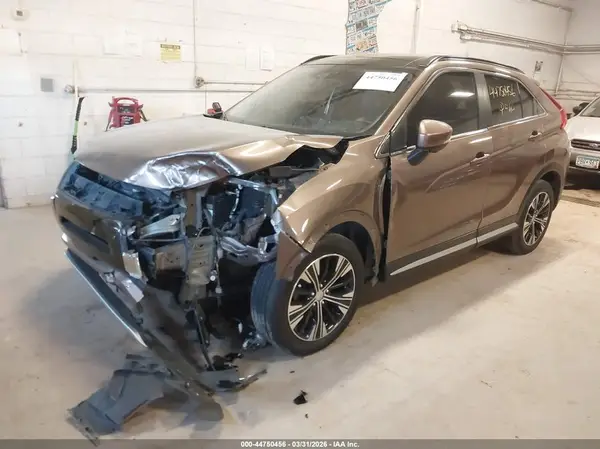 JA4AT5AA0KZ004705 2019 MITSUBISHI ECLIPSE CROSS - Image 2