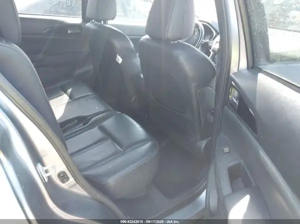 JA4AT5AA0KZ009757 2019 MITSUBISHI ECLIPSE CROSS - Image 8
