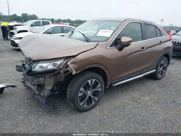 JA4AT5AA0LZ000218 2020 MITSUBISHI ECLIPSE CROSS - Image 2