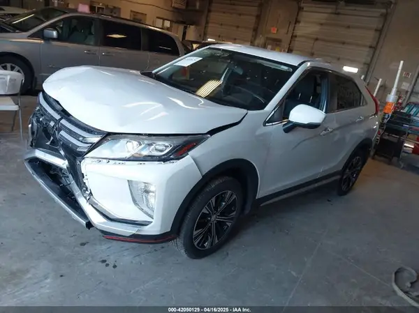 JA4AT5AA1JZ037596 2018 MITSUBISHI ECLIPSE CROSS - Image 2