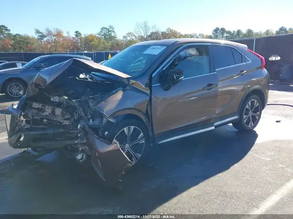 JA4AT5AA1JZ039395 2018 MITSUBISHI ECLIPSE CROSS - Image 2