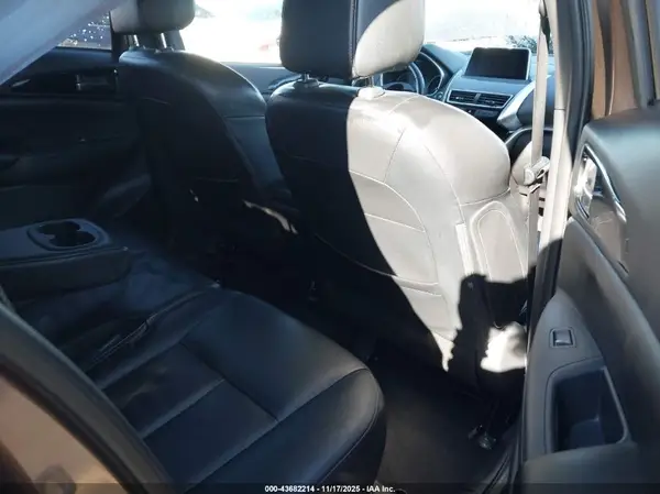 JA4AT5AA1JZ039395 2018 MITSUBISHI ECLIPSE CROSS - Image 8
