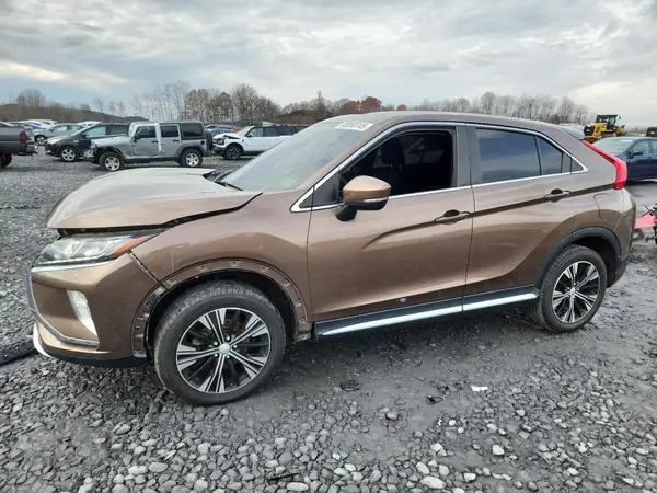 JA4AT5AA1JZ040918 2018 MITSUBISHI ECLIPSE CROSS - Image 1