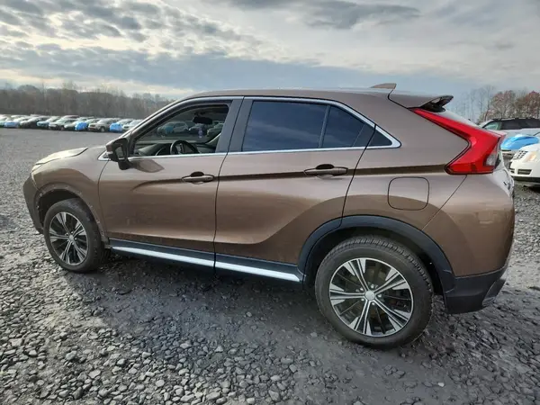 JA4AT5AA1JZ040918 2018 MITSUBISHI ECLIPSE CROSS - Image 2