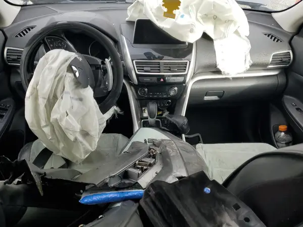 JA4AT5AA1JZ063633 2018 MITSUBISHI ECLIPSE CROSS - Image 8