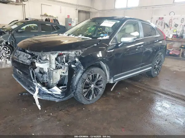 JA4AT5AA1JZ064135 2018 MITSUBISHI ECLIPSE CROSS - Image 2