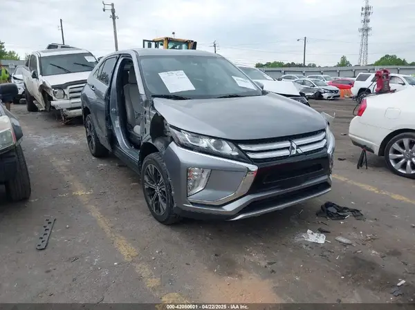 JA4AT5AA1JZ069660 2018 MITSUBISHI ECLIPSE CROSS - Image 1