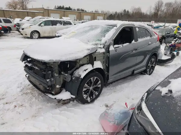 JA4AT5AA1JZ069934 2018 MITSUBISHI ECLIPSE CROSS - Image 2
