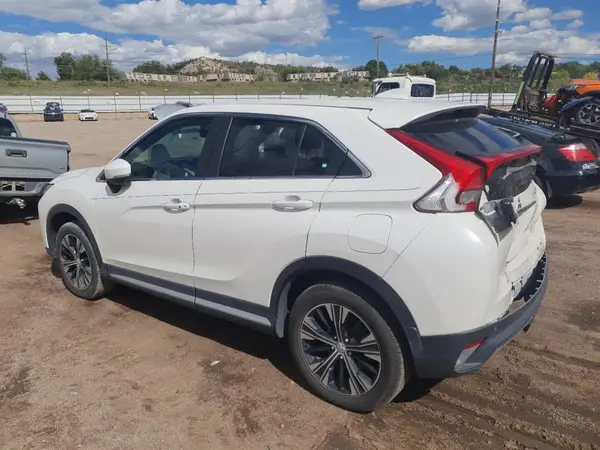 JA4AT5AA2JZ039678 2018 MITSUBISHI ECLIPSE CROSS - Image 2