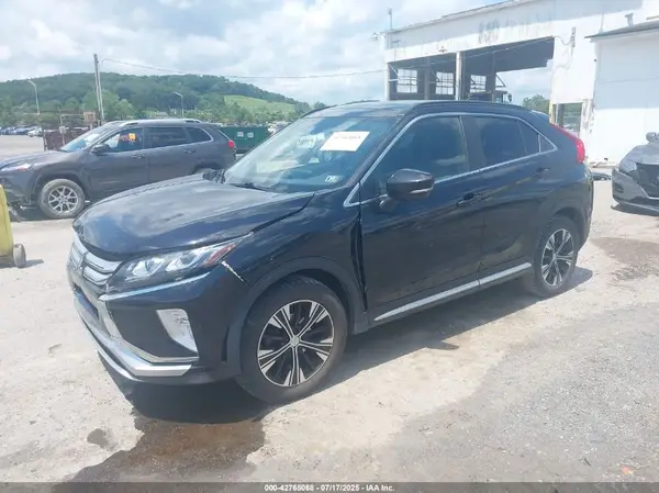 JA4AT5AA2JZ040927 2018 MITSUBISHI ECLIPSE CROSS - Image 2