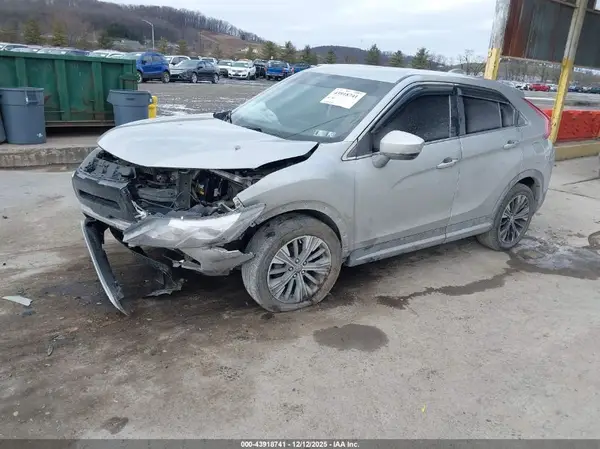 JA4AT5AA3JZ046980 2018 MITSUBISHI ECLIPSE CROSS - Image 2