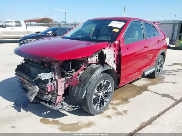 JA4AT5AA3JZ059583 2018 MITSUBISHI ECLIPSE CROSS - Image 2