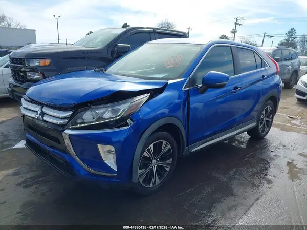 JA4AT5AA3JZ067828 2018 MITSUBISHI ECLIPSE CROSS - Image 2