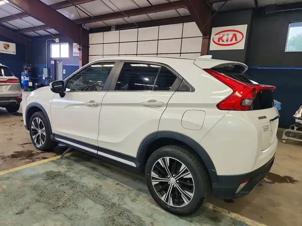 JA4AT5AA3KZ001443 2019 MITSUBISHI ECLIPSE CROSS - Image 2