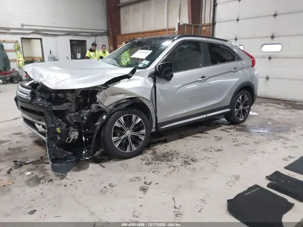 JA4AT5AA4JZ050925 2018 MITSUBISHI ECLIPSE CROSS - Image 2