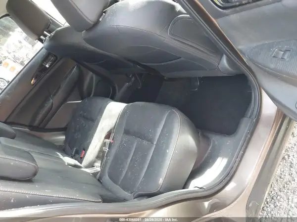 JA4AT5AA4KZ001905 2019 MITSUBISHI ECLIPSE CROSS - Image 8