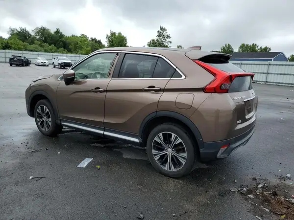 JA4AT5AA4LZ015806 2020 MITSUBISHI ECLIPSE CROSS - Image 2