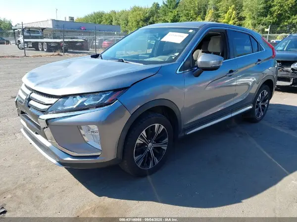 JA4AT5AA5JZ037987 2018 MITSUBISHI ECLIPSE CROSS - Image 2