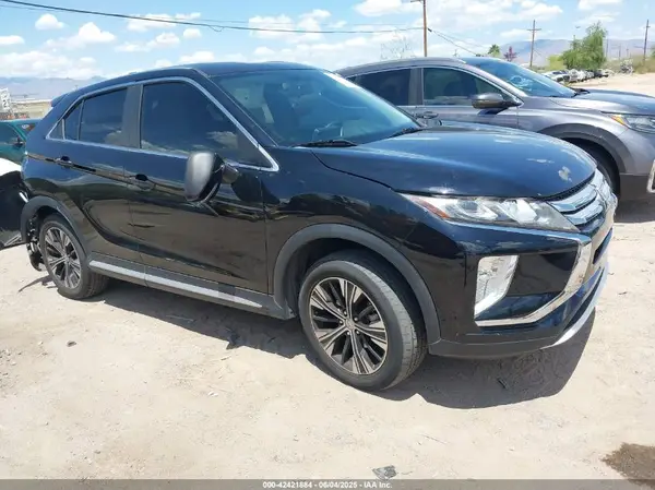 JA4AT5AA5JZ039030 2018 MITSUBISHI ECLIPSE CROSS - Image 1