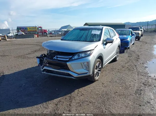 JA4AT5AA5JZ040971 2018 MITSUBISHI ECLIPSE CROSS - Image 2