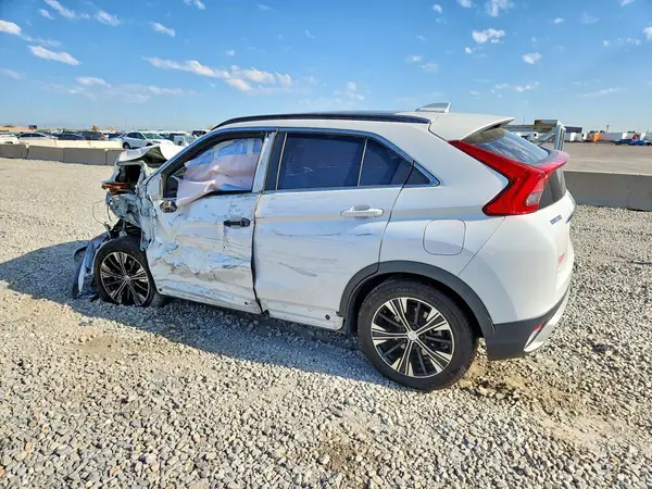 JA4AT5AA5JZ041540 2018 MITSUBISHI ECLIPSE CROSS - Image 2