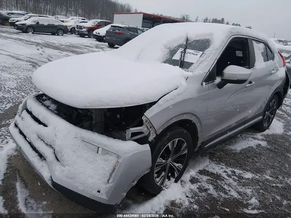 JA4AT5AA5LZ005818 2020 MITSUBISHI ECLIPSE CROSS - Image 2