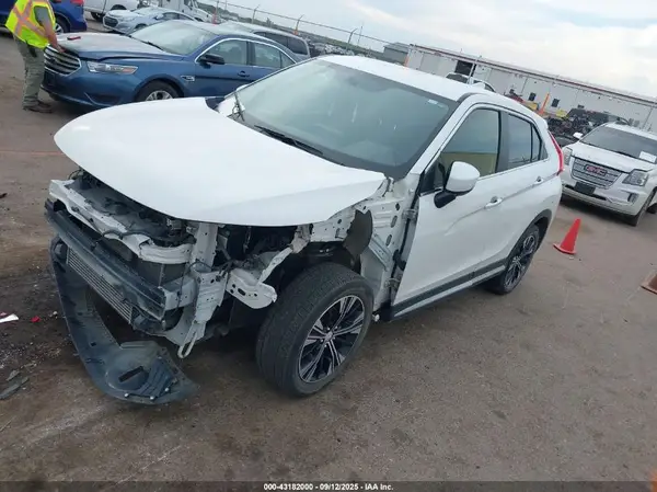 JA4AT5AA6JZ039358 2018 MITSUBISHI ECLIPSE CROSS - Image 2
