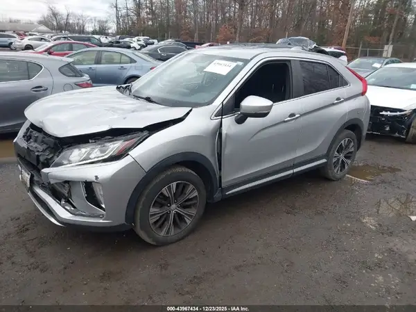 JA4AT5AA7JZ040082 2018 MITSUBISHI ECLIPSE CROSS - Image 2