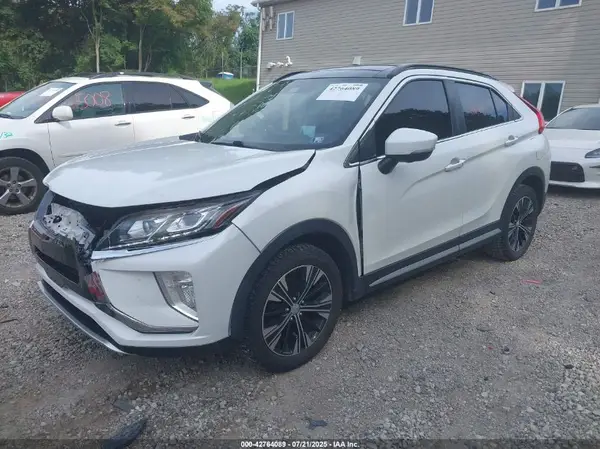 JA4AT5AA7JZ050935 2018 MITSUBISHI ECLIPSE CROSS - Image 2