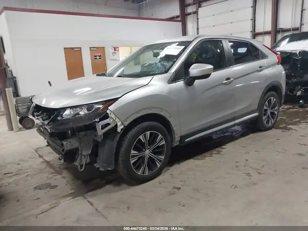JA4AT5AA7JZ065290 2018 MITSUBISHI ECLIPSE CROSS - Image 2
