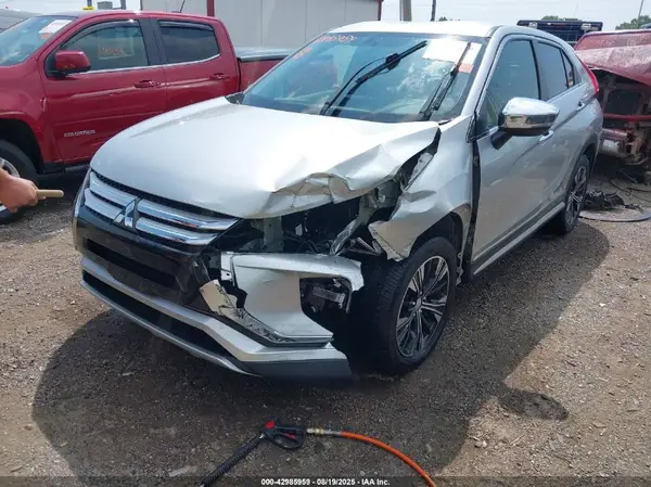 JA4AT5AA7JZ070666 2018 MITSUBISHI ECLIPSE CROSS - Image 2