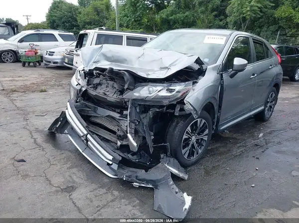 JA4AT5AA8JZ038695 2018 MITSUBISHI ECLIPSE CROSS - Image 2