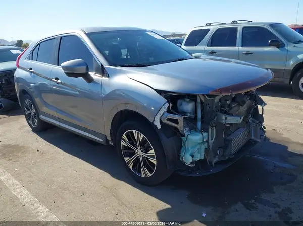 JA4AT5AA8JZ041323 2018 MITSUBISHI ECLIPSE CROSS - Image 1