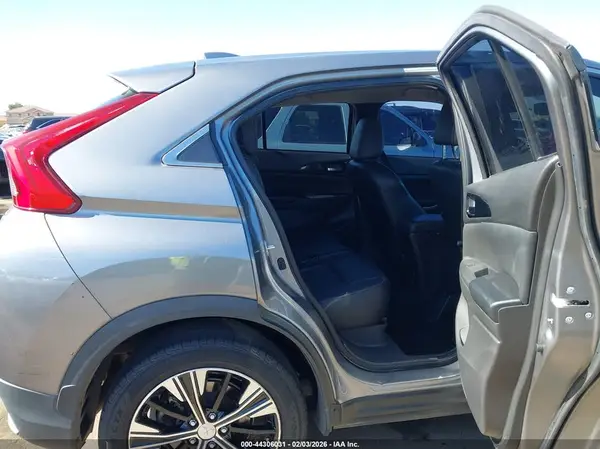 JA4AT5AA8JZ041323 2018 MITSUBISHI ECLIPSE CROSS - Image 8