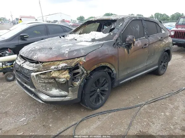 JA4AT5AA8JZ041953 2018 MITSUBISHI ECLIPSE CROSS - Image 2