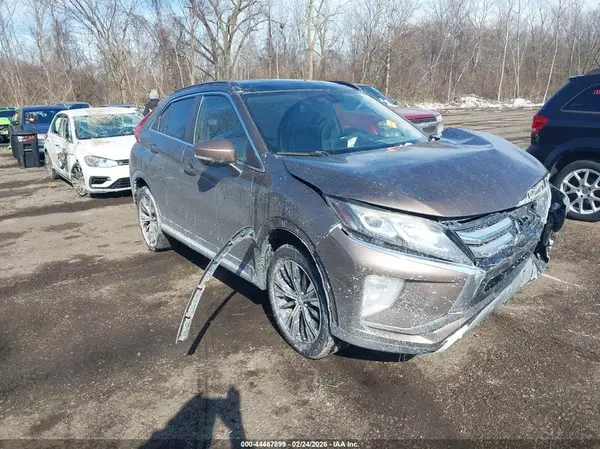 JA4AT5AA8JZ042892 2018 MITSUBISHI ECLIPSE CROSS - Image 1