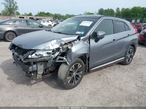 JA4AT5AA8JZ050913 2018 MITSUBISHI ECLIPSE CROSS - Image 2