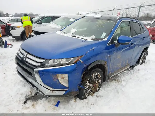 JA4AT5AA8JZ066402 2018 MITSUBISHI ECLIPSE CROSS - Image 2