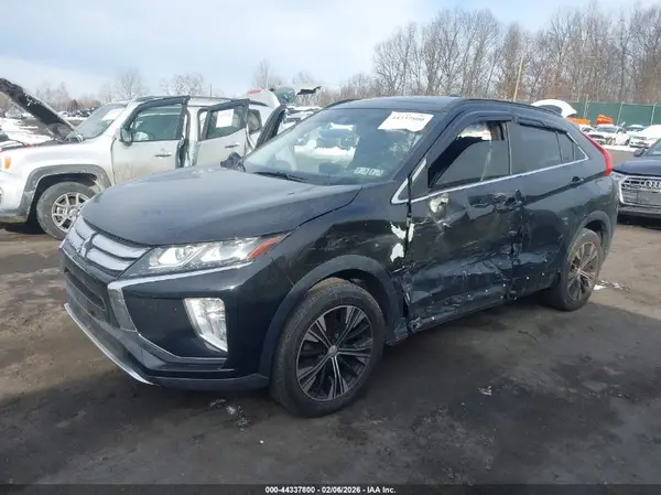 JA4AT5AA8JZ066531 2018 MITSUBISHI ECLIPSE CROSS - Image 2