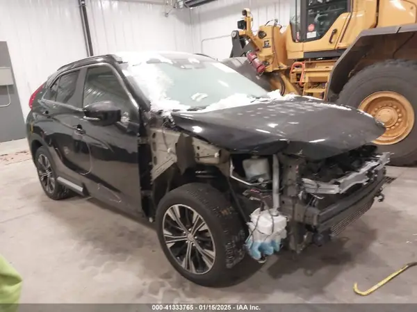 JA4AT5AA8JZ068425 2018 MITSUBISHI ECLIPSE CROSS - Image 1