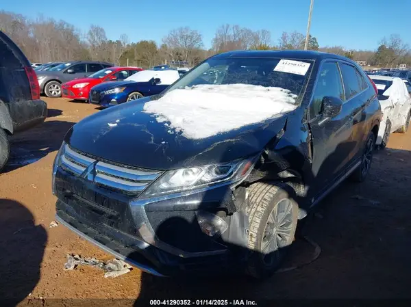 JA4AT5AA9JZ038141 2018 MITSUBISHI ECLIPSE CROSS - Image 2