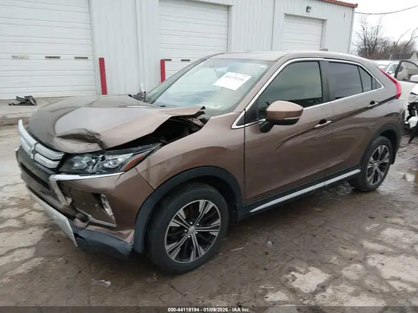 JA4AT5AA9JZ065209 2018 MITSUBISHI ECLIPSE CROSS - Image 2