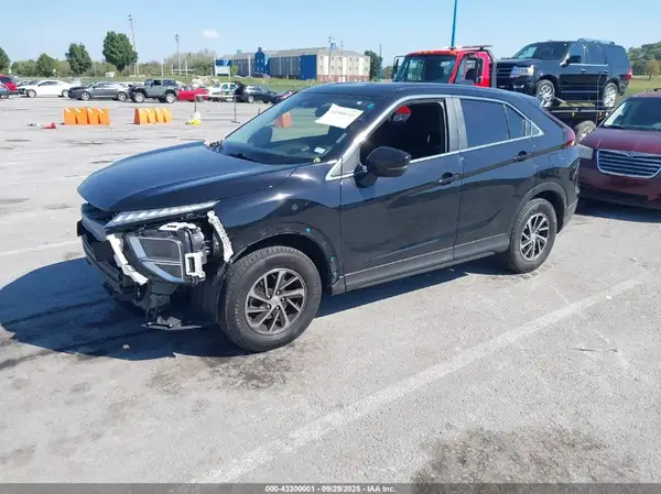 JA4ATUAA1NZ070565 2022 MITSUBISHI ECLIPSE CROSS - Image 2