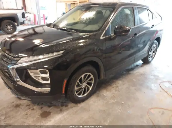 JA4ATUAA4SZ048796 2025 MITSUBISHI ECLIPSE CROSS - Image 2