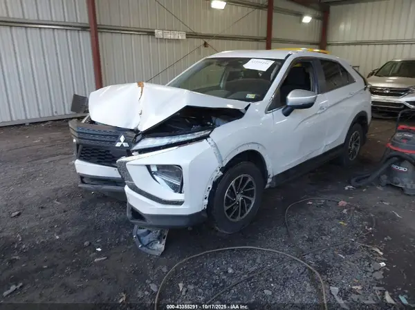 JA4ATUAAXNZ057734 2022 MITSUBISHI ECLIPSE CROSS - Image 2