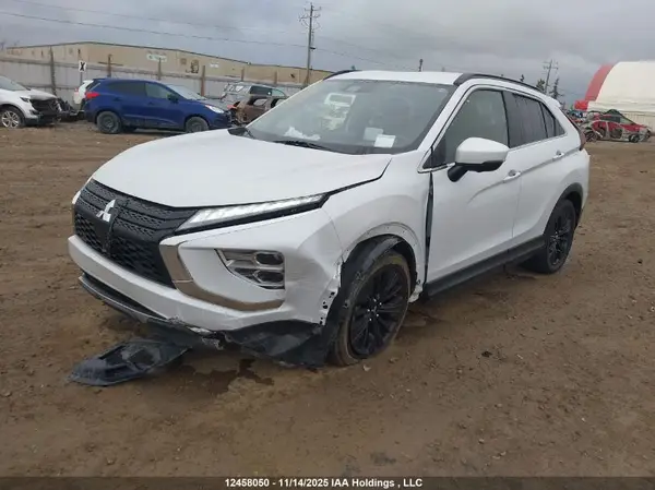 JA4ATVAA0NZ610025 2022 MITSUBISHI ECLIPSE CROSS - Image 2