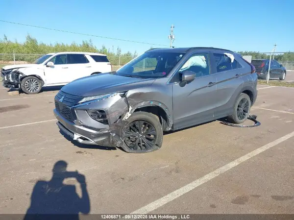 JA4ATVAA1NZ601270 2022 MITSUBISHI ECLIPSE CROSS - Image 2